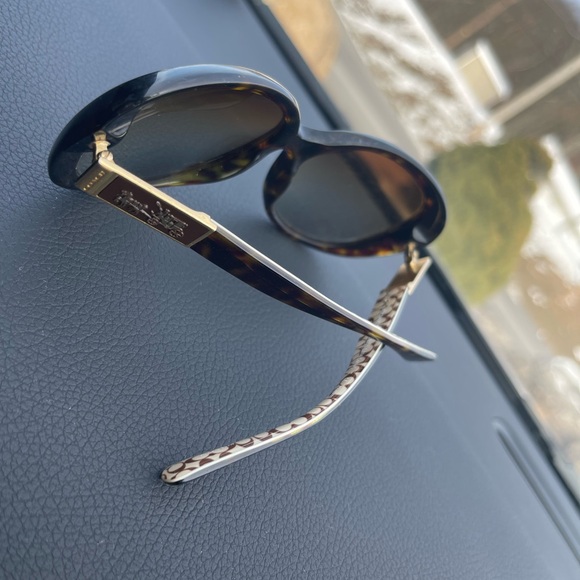 Coach sunglasses 😎 - Picture 3 of 5